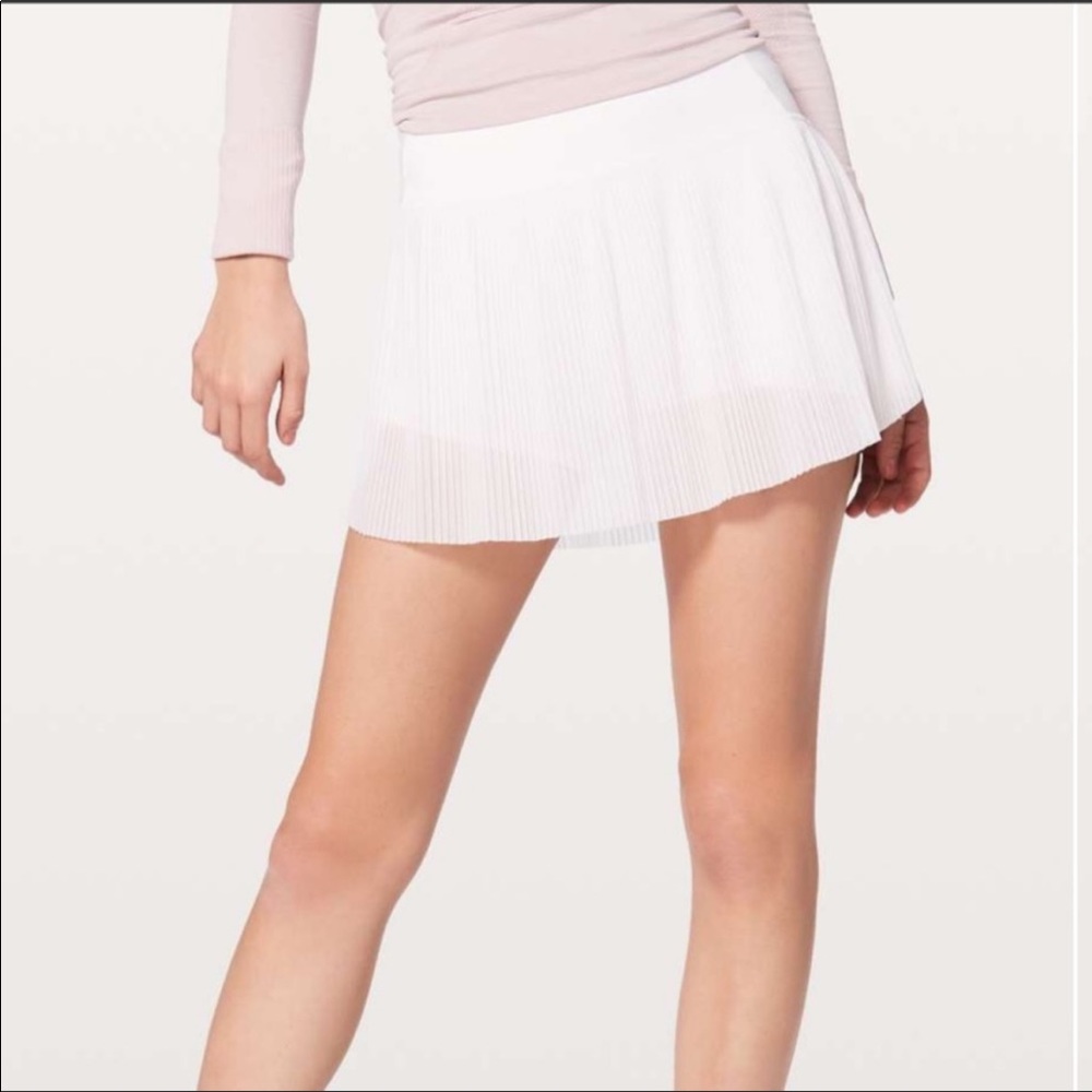 🔥Lululemon Just Pleat it Skirt-White, size 8🔥